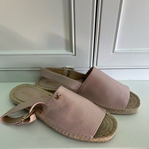 Adorable & will go with almost anything. Great condition. .